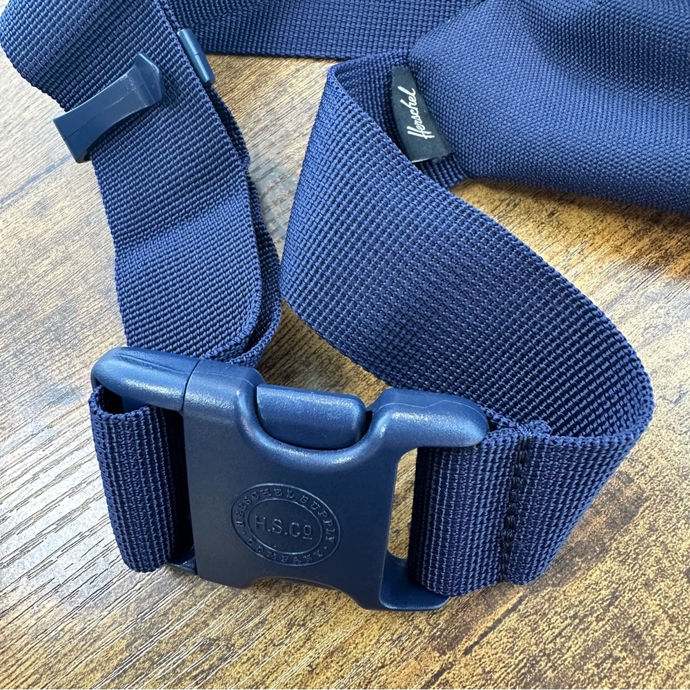 Herschel Supply Company Peacoat Navy Belt Bag NWT - Picture 10 of 15